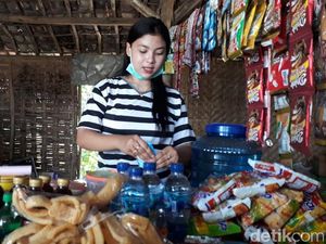Harapan Laila, Gadis Cantik yang Viral Saat Bantu Ibunya Jualan Kopi Harapan Laila, Gadis Cantik yang Viral Saat Bantu Ibunya Jualan Kopi