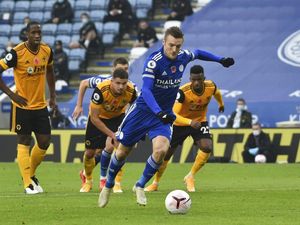 Leicester Vs Wolverhampton: Penalti Vardy Menangkan The Foxes