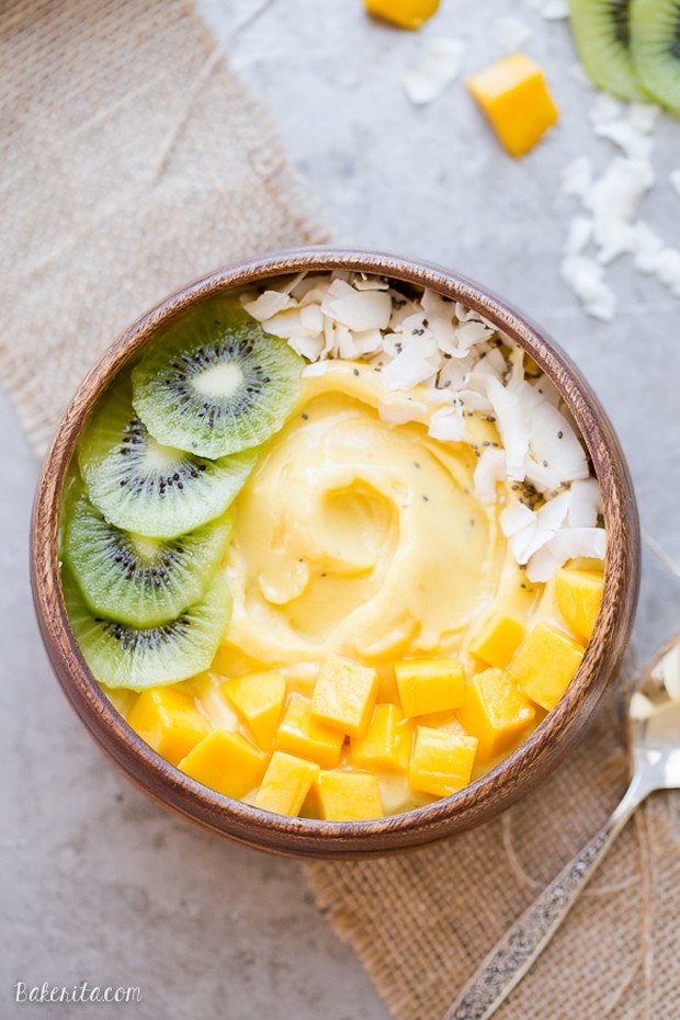 mango pineapple smoothies bowl