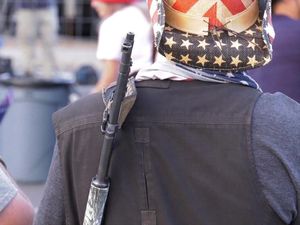 Pendukung Trump-Biden Berhadapan, Banyak yang Bawa Senjata