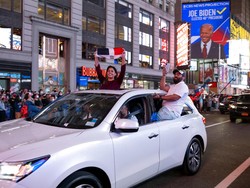 Saat Pendukung Simak Pidato Kemenangan Biden dari Mobil, Klakson Bersahutan