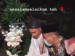 Sule dan Nathalie Holscher Nyekar ke Makam Lina Jubaedah