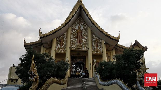 Vihara Hemadhiro Mettavati di Kapuk Kamal, Jakarta Barat, Merupakan vihara yang mengadopsi struktur bangunan vihara thailand. Minggu (8/11/2020). CNN Indonesia/Andry Novelino