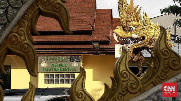 Mushola yang berada di lokasi vihara dengan nama Yafat Bin Mustofa merupakan nama ayah dari bhante atau pendeta tertinggi vihara Hemadhiro Mettavati. Minggu (8/11/2020). CNN Indonesia/Andry Novelino