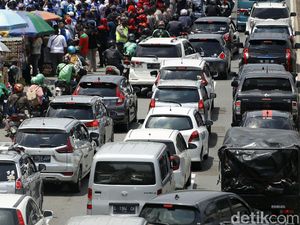 Ada Demo Buruh, Lalin Depan DPR Macet