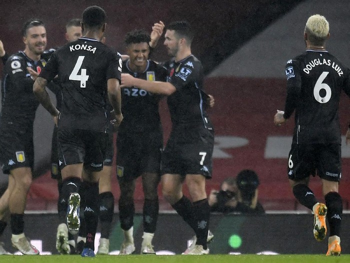 Arsenal tampil melempem di kandang sendiri. The Gunners dikalahkan Aston Villa dengan skor 0-3.