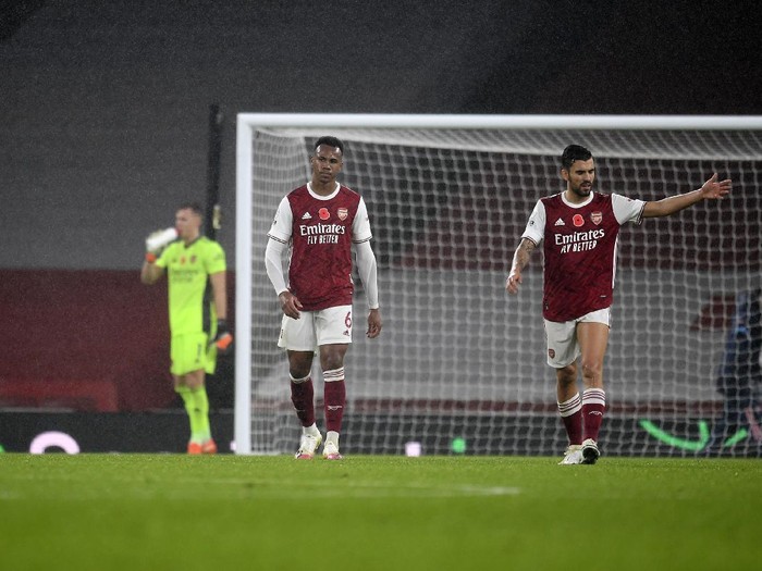 Arsenal tampil melempem di kandang sendiri. The Gunners dikalahkan Aston Villa dengan skor 0-3.