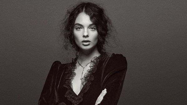 Pesona Deva Cassel, Anak Monica Bellucci yang Mewarisi Kecantikan Ibunya