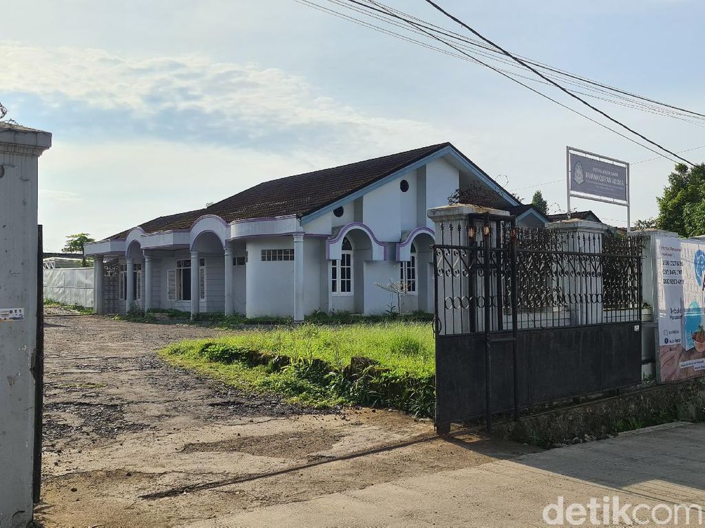 Penampakan Eks Padepokan dan Kisah Brankas Gatot Brajamusti Penampakan Eks Padepokan dan Kisah Brankas Gatot Brajamusti
