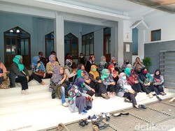 Miris, Puluhan Guru Bantu di Garut 11 Bulan Tidak Digaji