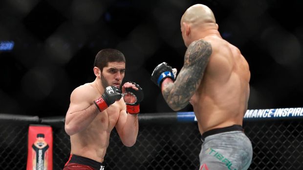 BOSTON, MA - JANUARY 20: Islam Makhachev fights Gleison Tibau in their Lightweight fight during UFC 220 at TD Garden on January 20, 2018 in Boston, Massachusetts.   Mike Lawrie/Getty Images/AFP