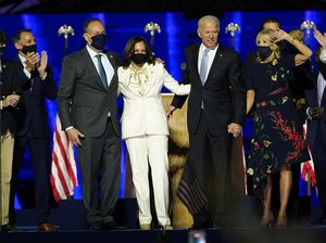 6 Inspirasi Busana Kantor Kamala Harris, Wapres Wanita Pertama di AS