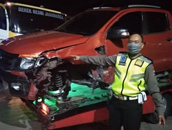 SUV di Surabaya Tabrak Tiang Listrik, Pengemudi Didenda Rp 128 Juta