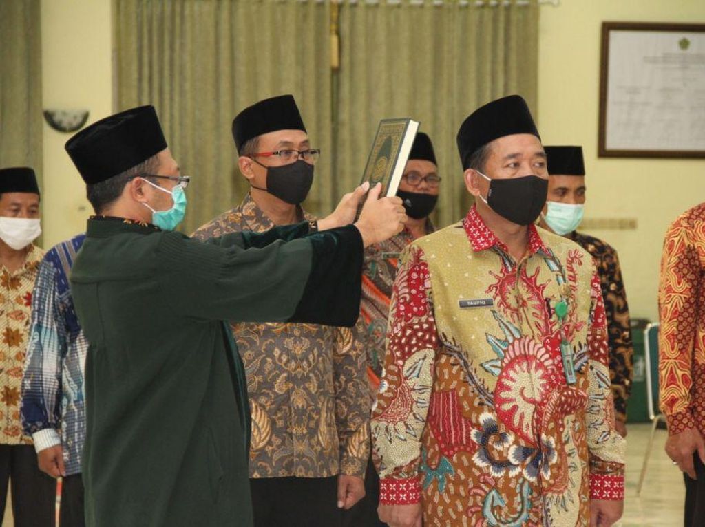 Kepala Kemenag Jombang Dimutasi, Gegara Gelar Hajatan Mewah Langgar Prokes? Kepala Kemenag Jombang Dimutasi, Gegara Gelar Hajatan Mewah Langgar Prokes?