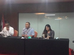 Sambil Terisak, Winda Earl Bantah Ayahnya Kongkalikong dengan Kacab Maybank