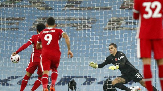 Liverpool's Mohamed Salah, left, scores the first goal from the penalty spot during the English Premier League soccer match between Manchester City and Liverpool at Etihad Stadium in Manchester, England, Sunday, Nov. 8, 2020 (Clive Brunskill / Pool via AP)