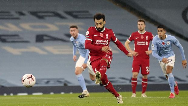 Liverpool's Mohamed Salah scores the opening goal from the penalty spot during the English Premier League soccer match between Manchester City and Liverpool at the Etihad stadium in Manchester, England, Sunday, Nov. 8, 2020. . (Martin Rickett/Pool via AP)