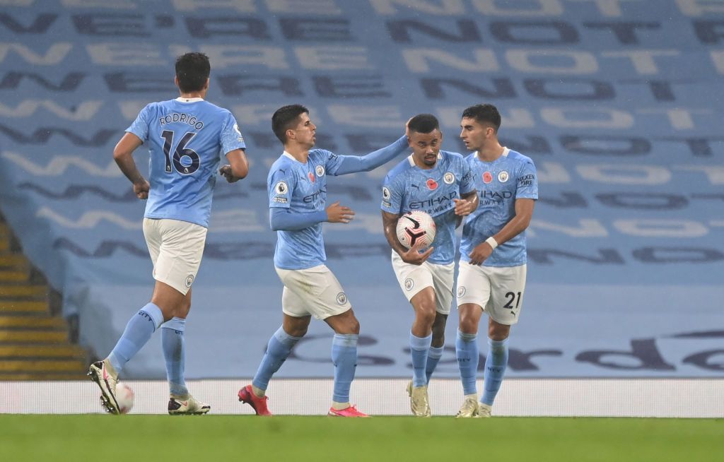 MANCHESTER, ENGLAND - NOVEMBER 8: Gabriel Jesus of Manchester City celebrates with his teammates after scoring his team's first goal during the Premier League match between Manchester City and Liverpool at the Etihad Stadium on November 8, 2020 in Manchester, England.  Sports stadiums across the UK remain under strict restrictions due to the coronavirus pandemic, as the government's social distancing laws prohibit fans within venues, causing games to be played behind closed doors.  (Photo by Shaun Botterill / Getty Images)