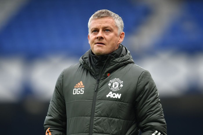 Manchester United LIVERPOOL, ENGLAND - NOVEMBER 07: Ole Gunnar Solskjaer, Manager of Manchester United looks on prior to the Premier League match between Everton and Manchester United at Goodison Park on November 07, 2020 in Liverpool, England. Sporting stadiums around the UK remain under strict restrictions due to the Coronavirus Pandemic as Government social distancing laws prohibit fans inside venues resulting in games being played behind closed doors. (Photo by Paul Ellis - Pool/Getty Images)