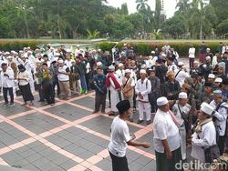 Gunakan 12 Bus, Massa dari Ciamis Bertolak ke Jakarta Sambut Habib Rizieq
