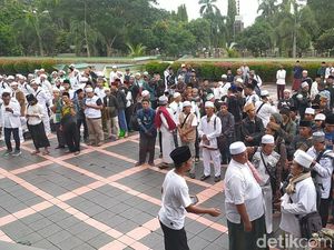 Gunakan 12 Bus, Massa dari Ciamis Bertolak ke Jakarta Sambut Habib Rizieq
