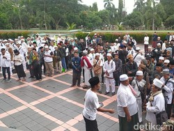 Gunakan 12 Bus, Massa dari Ciamis Bertolak ke Jakarta Sambut Habib Rizieq