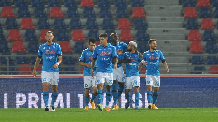 BOLOGNA, ITALY - NOVEMBER 08: Victor James Osimhen of SSC Napoli celebrates after scoring the opening goal during the Serie A match between Bologna FC and SSC Napoli at Stadio Renato DallAra on November 08, 2020 in Bologna, Italy. (Photo by Mario Carlini / Iguana Press/Getty Images)