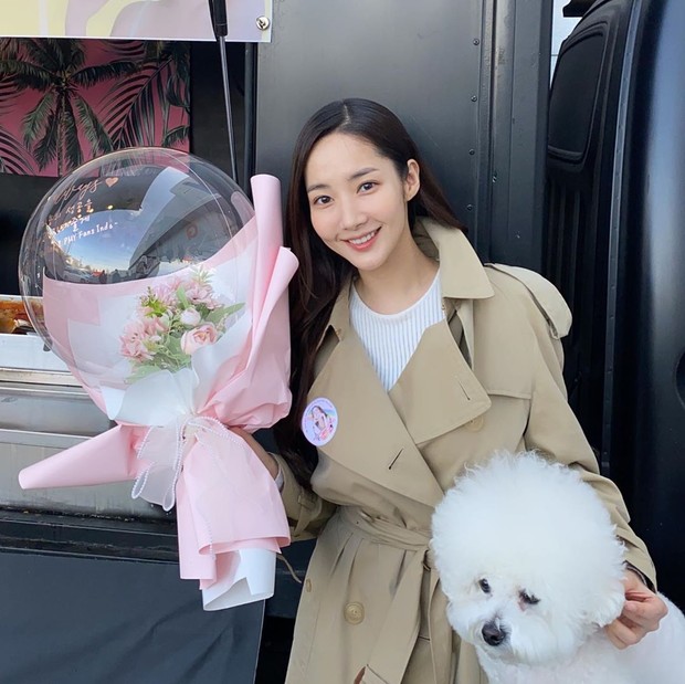 Park Min Young menjadi salah satu aktris yang memilih drama yang menyenangkan dan menghibur, membuat dirinya mendapatkan gelar sebagai ratu rom-com.