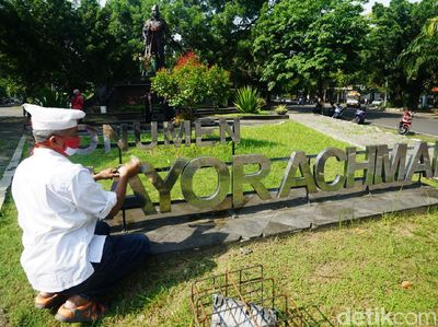 Monumen Mayor Achmadi Dibersihkan