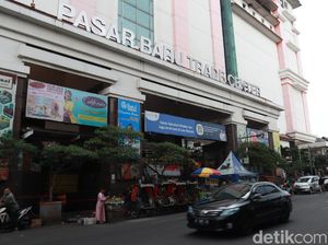 Kebijakan Karantina 10 Hari Bikin Pedagang Pasar Baru Bandung Menjerit