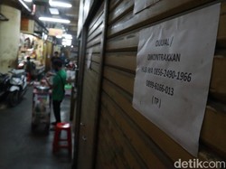 Sepi Pembeli Gegara Corona, Pedagang Tinggalkan Pasar Baru Bandung