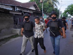 Gerebek Markas Sindikat Pencuri, Polres Mataram Tangkap 7 Orang