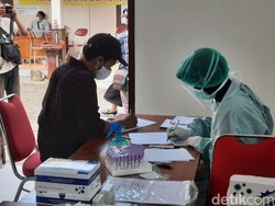 Cegah COVID-19 di Pengungsian, Relawan Gunung Merapi Ikut Rapid Test