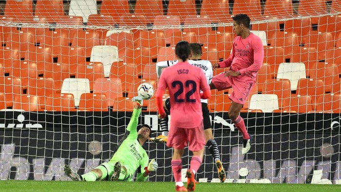 VALENCIA, SPAIN - NOVEMBER 08: Raphael Varane of Real Madrid scores an own goal during the La Liga Santander match between Valencia CF and Real Madrid at Estadio Mestalla on November 08, 2020 in Valencia, Spain. Sporting stadiums around Spain remain under strict restrictions due to the Coronavirus Pandemic as Government social distancing laws prohibit fans inside venues resulting in games being played behind closed doors. (Photo by Angel Martinez/Getty Images)