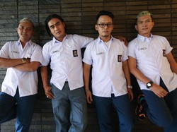 Ditinggal Ruri, Repvblik Gandeng Charly Van Houten