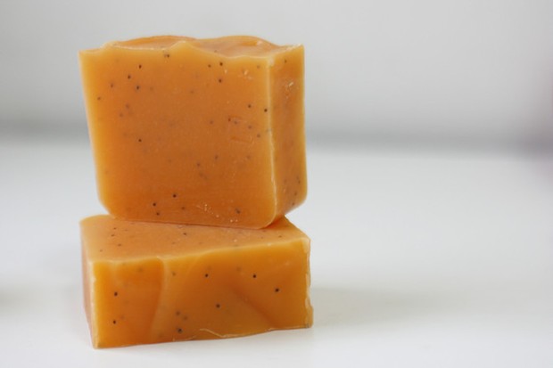 Membadakan sabun pepaya asli dan palsu penting dilakukan sebelum memakainya.