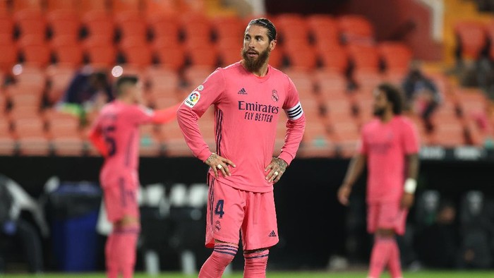 VALENCIA, SPAIN - NOVEMBER 08: Sergio Ramos of Real Madrid reacts during the La Liga Santander match between Valencia CF and Real Madrid at Estadio Mestalla on November 08, 2020 in Valencia, Spain. Sporting stadiums around Spain remain under strict restrictions due to the Coronavirus Pandemic as Government social distancing laws prohibit fans inside venues resulting in games being played behind closed doors. (Photo by Angel Martinez/Getty Images)