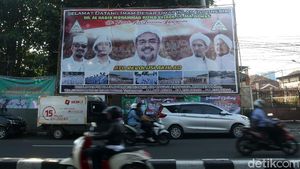Suasana Petamburan Jelang Pulangnya Habib Rizieq