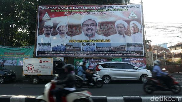 Suasana Petamburan Jelang Pulangnya Habib Rizieq