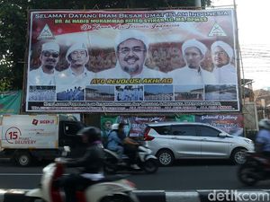 Suasana Petamburan Jelang Pulangnya Habib Rizieq