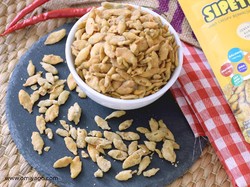 Sudah Kerja di Perusahaan Besar, Pemuda Ini Malah Pilih Jual Snack Ikan