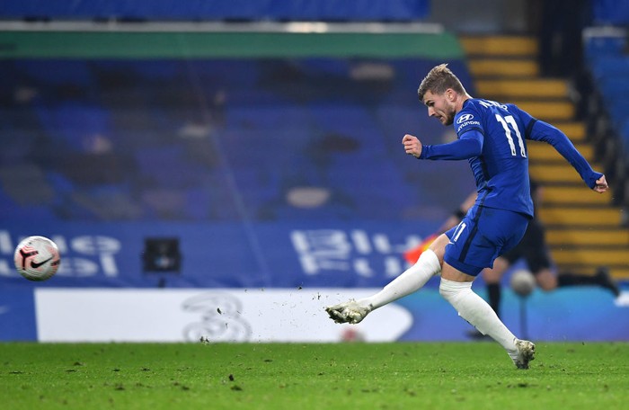 LONDON, ENGLAND - NOVEMBER 07: Timo Werner of Chelsea scores his teams fourth goal during the Premier League match between Chelsea and Sheffield United at Stamford Bridge on November 07, 2020 in London, England. Sporting stadiums around the UK remain under strict restrictions due to the Coronavirus Pandemic as Government social distancing laws prohibit fans inside venues resulting in games being played behind closed doors. (Photo by Ben Stansall - Pool/Getty Images)