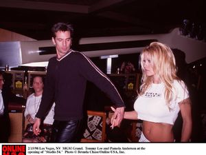Skandal Seks Pamela Anderson dan Tommy Lee Difilmkan, Ini Pemerannya Skandal Seks Pamela Anderson dan Tommy Lee Difilmkan, Ini Pemerannya