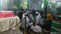 Tradisi Nyangku Ciamis di Tengah Pulau Situ Panjalu