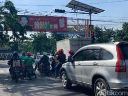 Traffic Light Terlama Surabaya Perenggut Masa Muda, Warga: Nunggunya Masyaallah