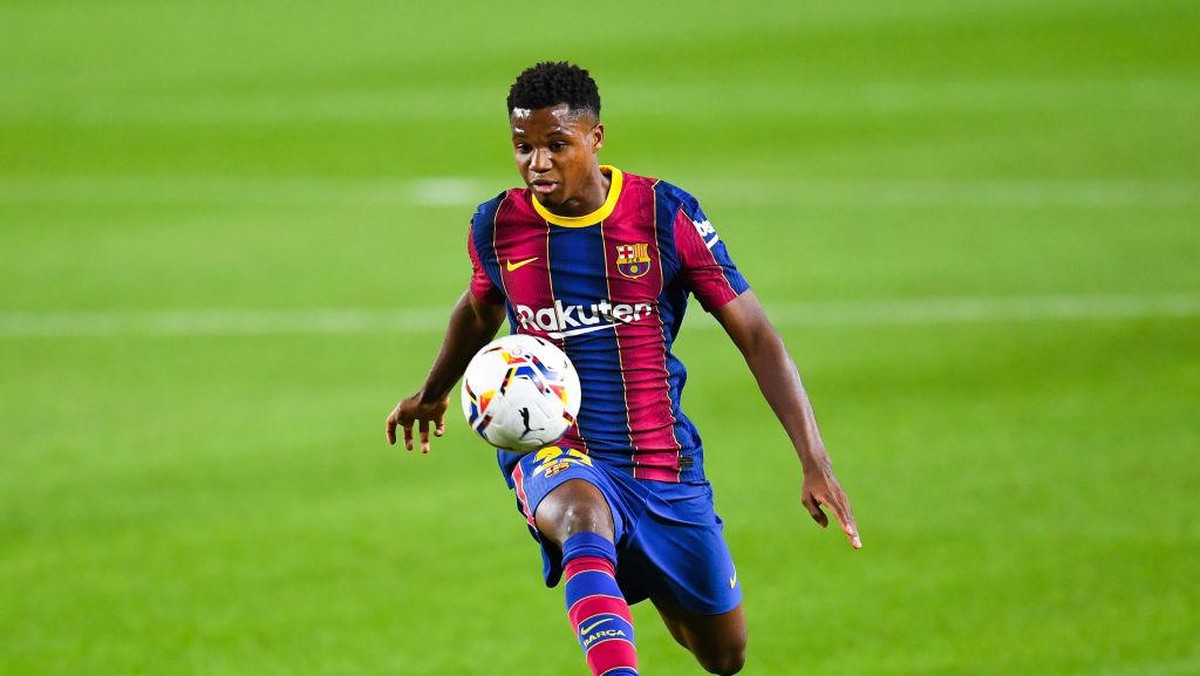 Ansu Fati mengalami cedera parah dan harus absen sekitar empat bulan. Foto: (Getty Images/David Ramos)