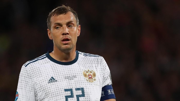 GLASGOW, SCOTLAND - SEPTEMBER 06: Artem Dzyuba of Russia looks on during the UEFA Euro 2020 qualifier between Scotland and Russia at Hampden Park on September 06, 2019 in Glasgow, Scotland. (Photo by Ian MacNicol/Getty Images)