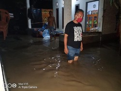 Puluhan Rumah Warga di Polman Sulbar Terendam Banjir Akibat Luapan Sungai