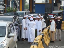 Yang Terjadi Pagi Ini: Macet Total 9 Km Menuju Terminal Kedatangan HRS