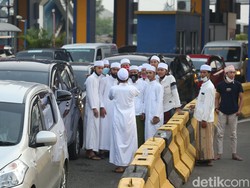 Yang Terjadi Pagi Ini: Macet Total 9 Km Menuju Terminal Kedatangan HRS